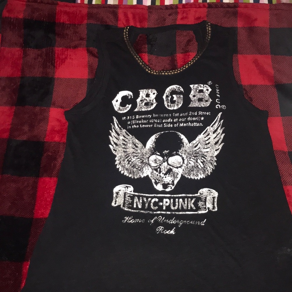 Black skull shirt